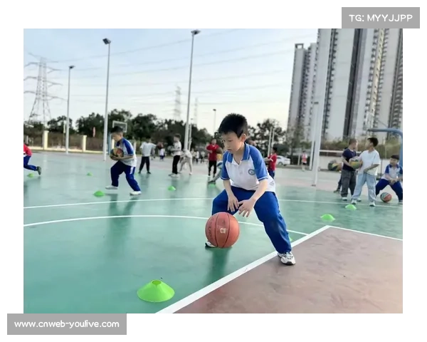 二师附中篮球队日常训练刻苦,暑假期间仍坚持练习 二师附中篮球队日常训练刻苦,暑假期间仍坚持练习